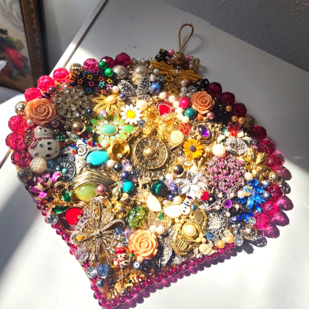Hand Crafted Jewelry Ornament Shape Wallhanging